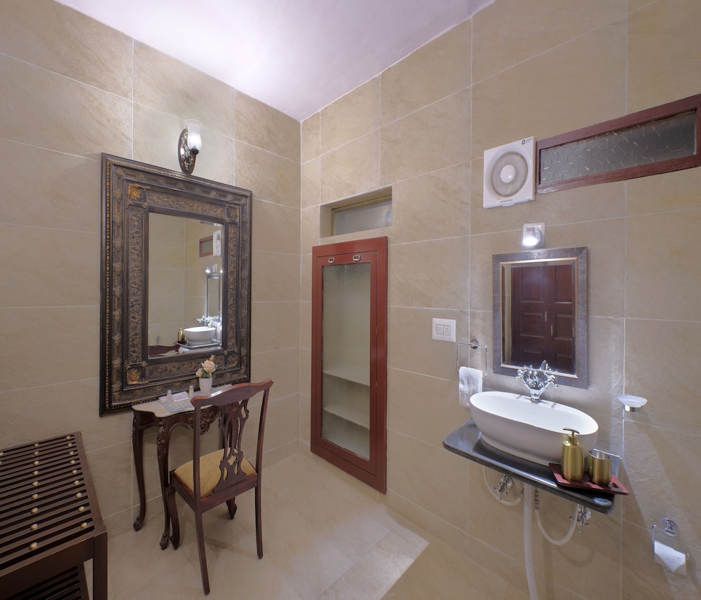 Heritage A/C Suite photo 3