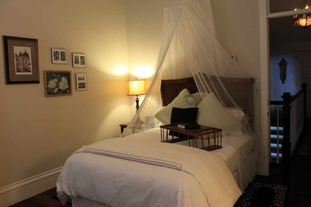 Suite, 1 Queen Bed, Private Bathroom (Charleston Square) photo 2