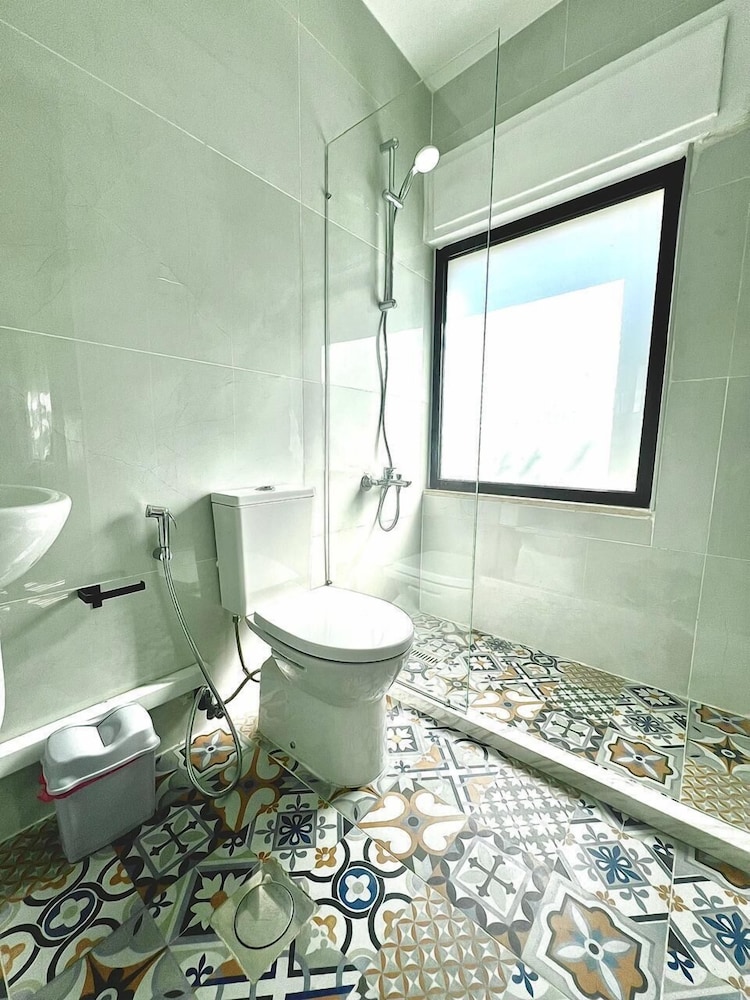 Twin Room with Ensuite - Photo 12