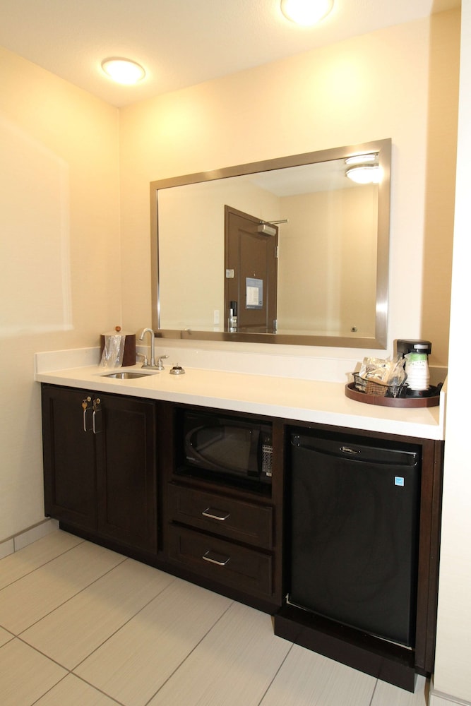 Studio, 2 Queen Beds, Refrigerator & Microwave - Photo 3