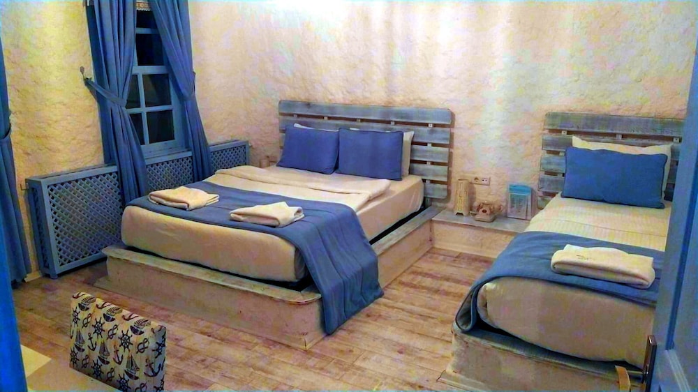 Design Quadruple Room, Mountain View photo 1