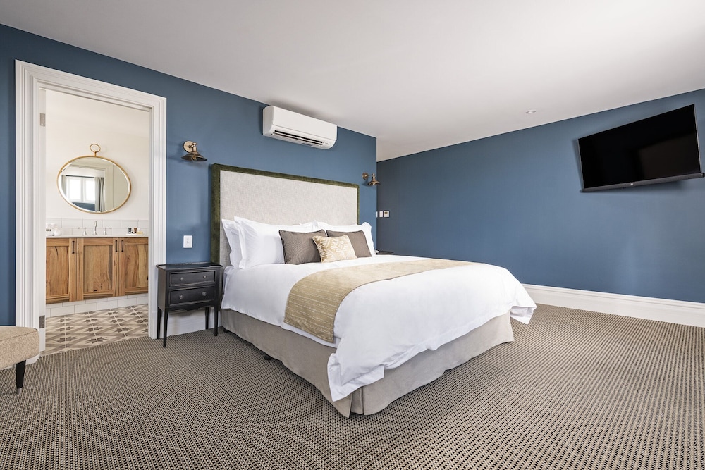 Deluxe Suite, 1 King Bed photo 2