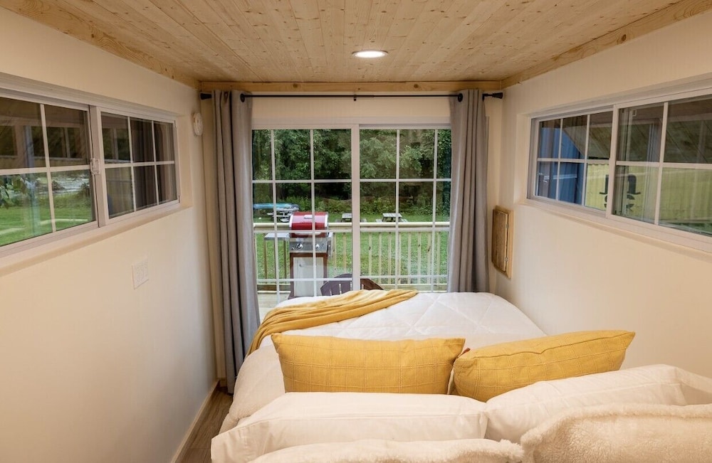 Basic Cabin, 1 Queen Bed, River View photo 1