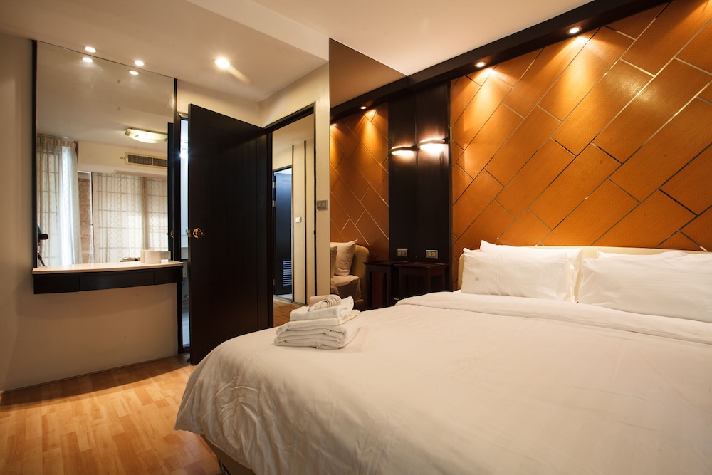 Condo, 2 Bedrooms, Accessible, Balcony photo 3