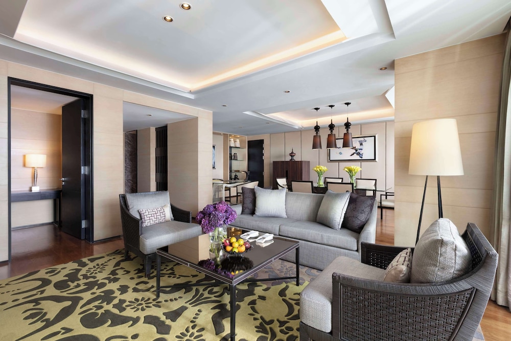 Deluxe Suite (Executive Lounge Benefit)