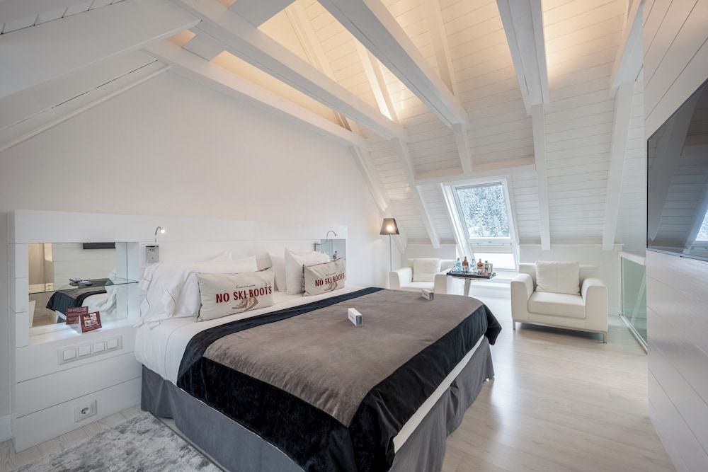 Royal Suite (2 adults and 1 child)