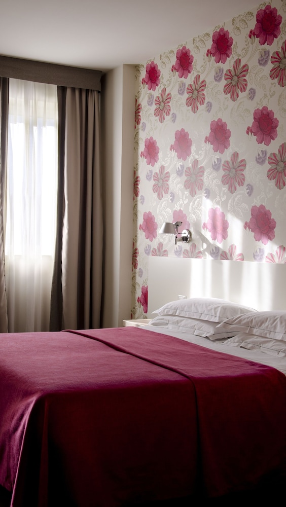 Standard Double Room - Photo 2