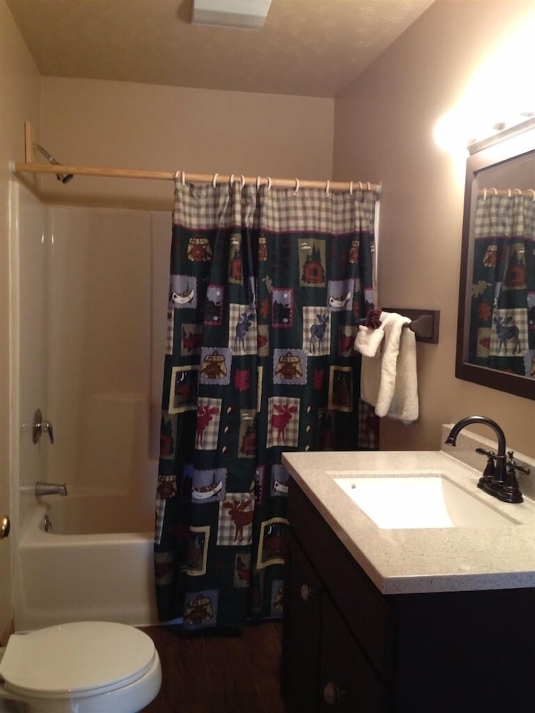 Cabin, 2 Bedrooms, Kitchen (The Bear) photo 3