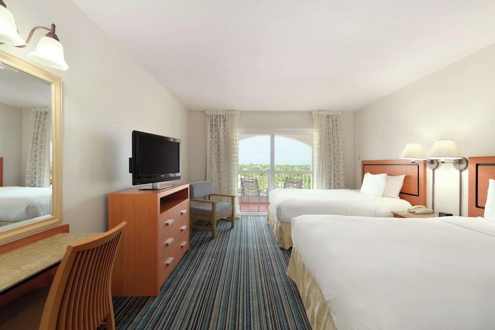Suite, 2 Double Beds - Photo 3