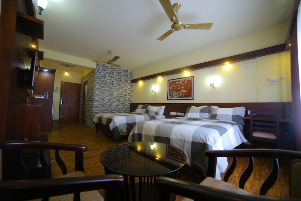 Deluxe Quadruple Room, 2 Queen Beds, Non Smoking, City View photo 2