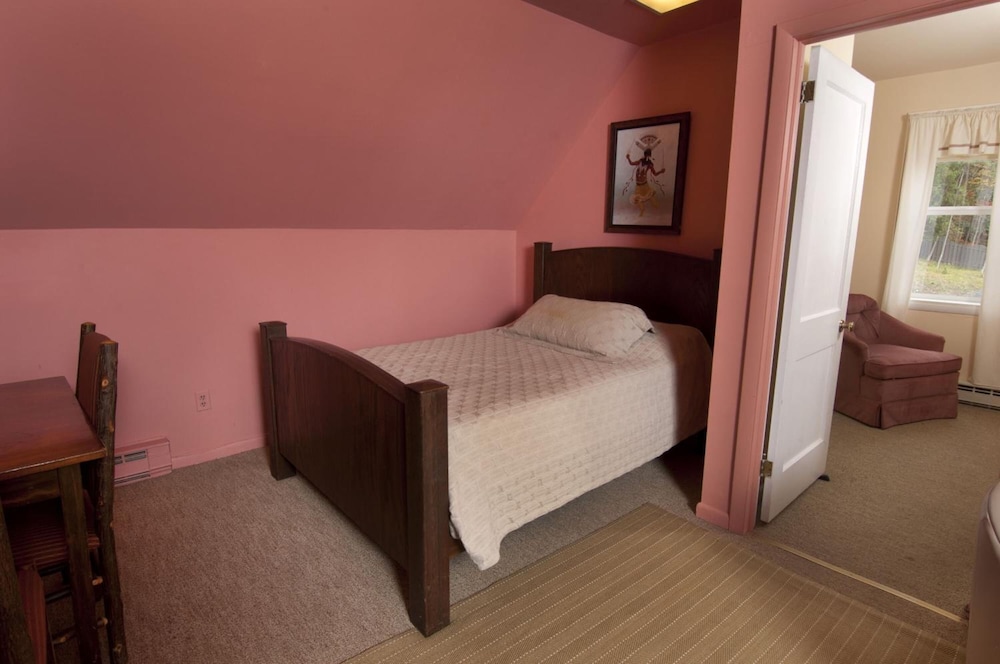 Carriage House Deck Suite photo 2