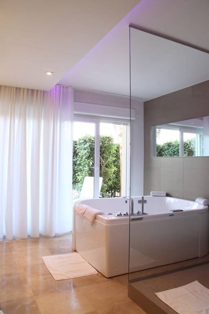 Suite avec Terrasse et Jacuzzi