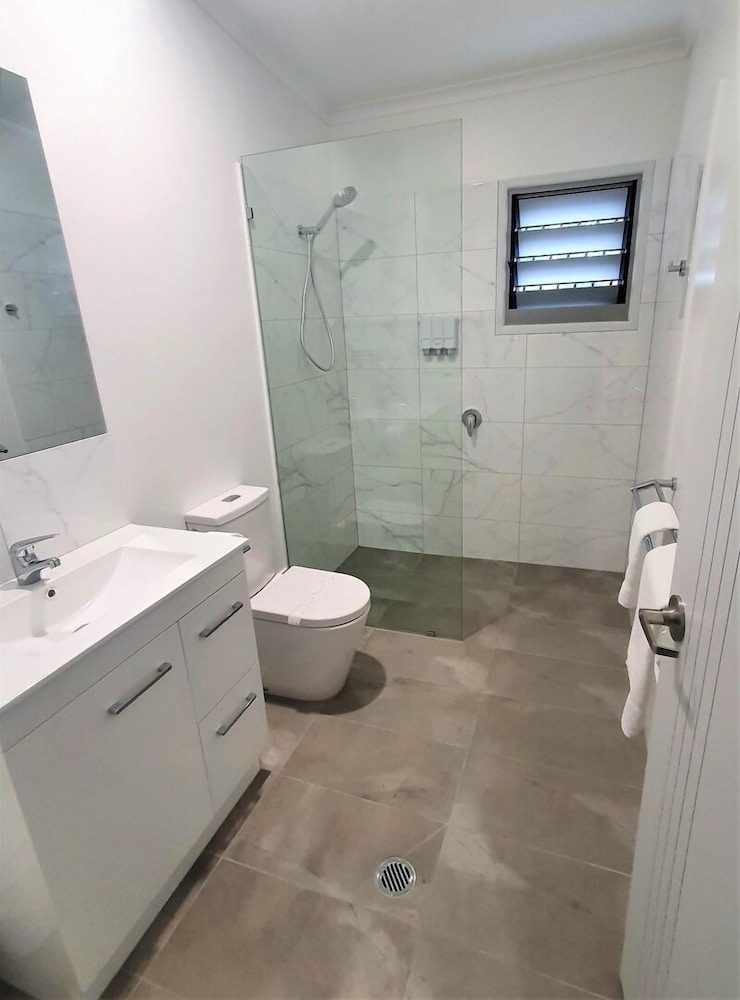 Standard 2 Bedroom Cabin - S6 photo 2