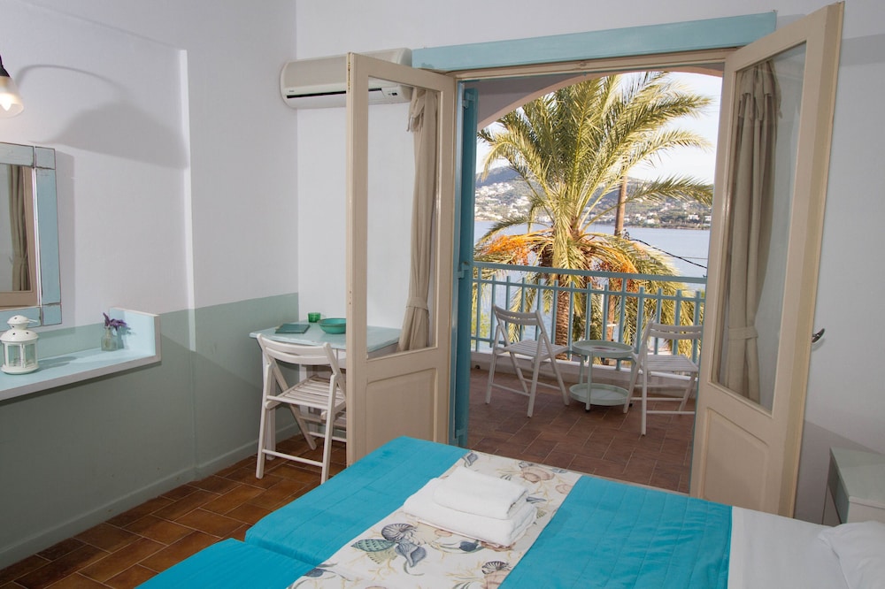 Standard Room, Partial Sea View photo 3