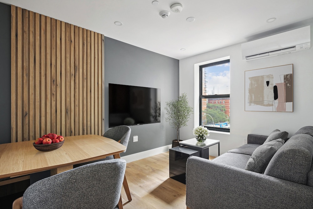 Signature Apartment photo 2