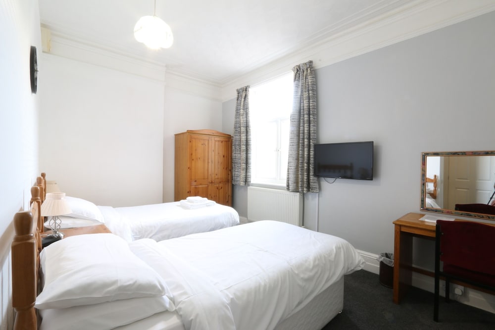 Twin Room, Ensuite (Ground Floor) photo 2