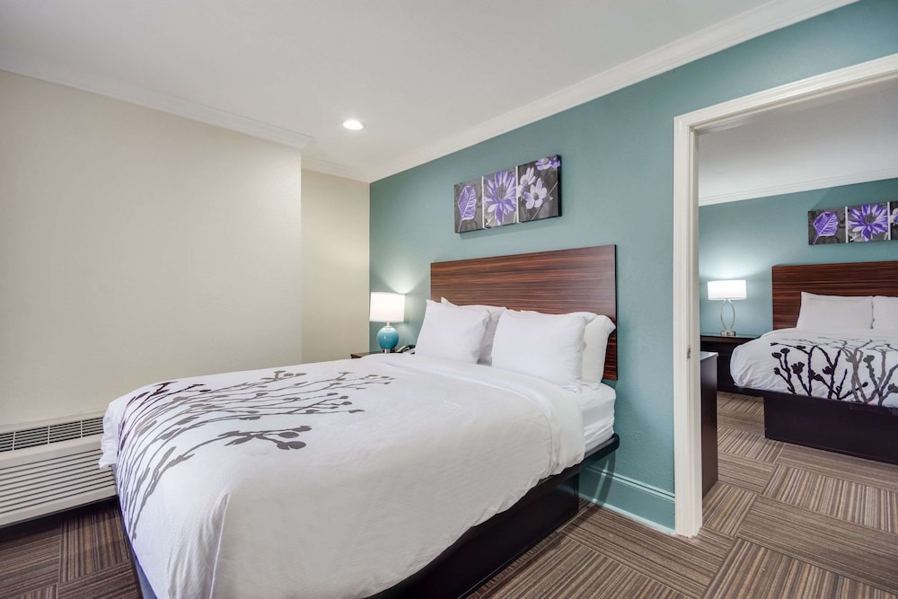 Suite, Multiple Beds - Photo 2