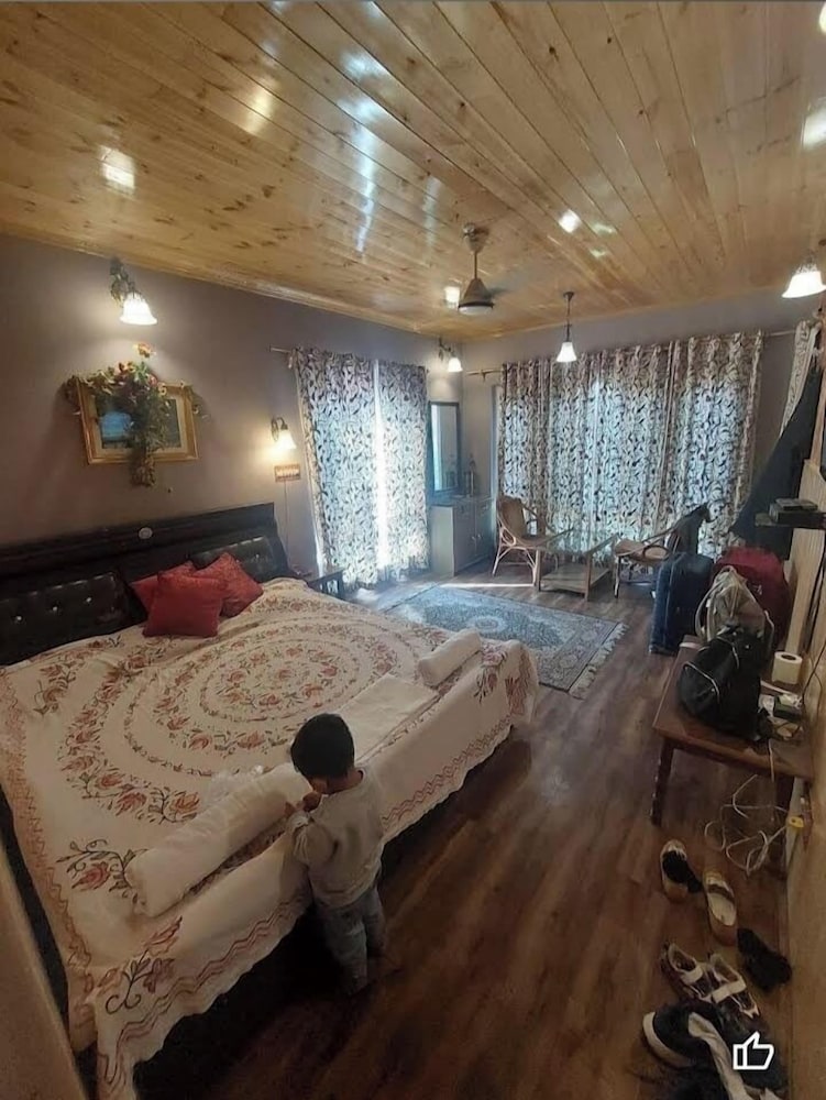 Deluxe Double Room, 1 King Bed, Balcony, Park View