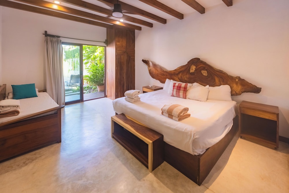 Comfort Triple Room, Patio, Pool View photo 1