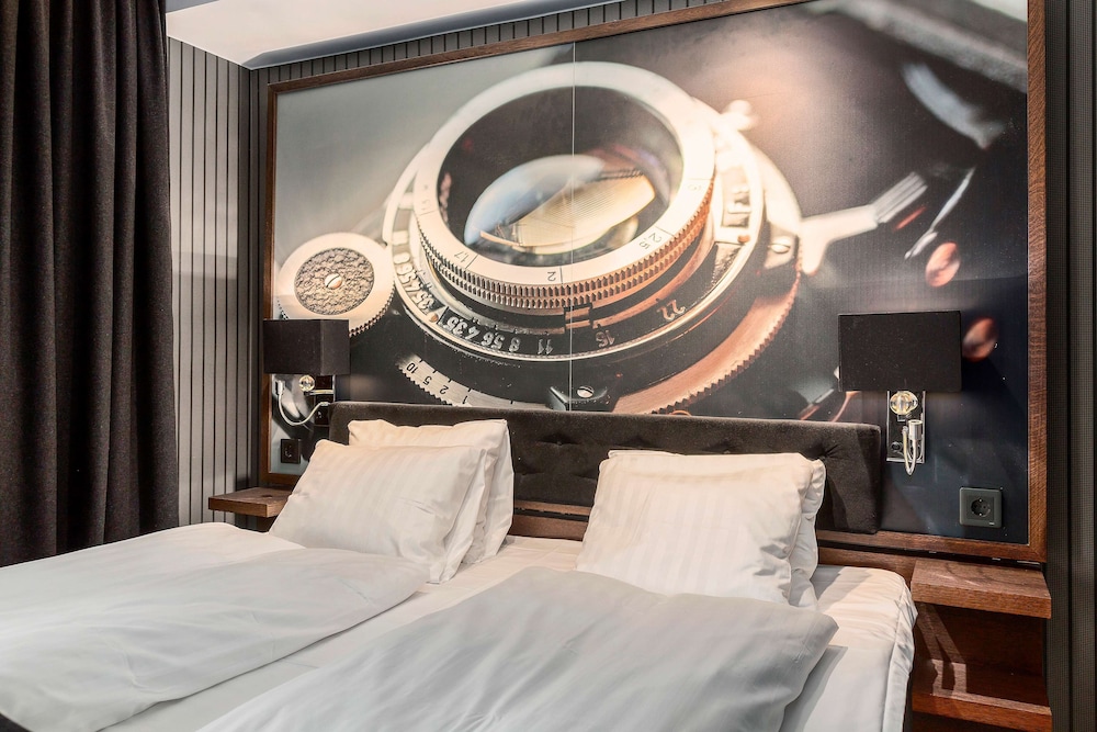 Standard Room, 1 King Bed, Non Smoking (Bunk beds) - Photo 3