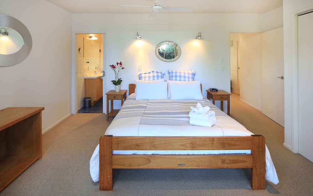 Two Bedroom Superior Apartment - Photo 2