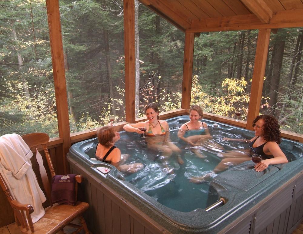 3 Bedroom 2 Bath Cabin, Full Kitchen, Hot Tub, Fireplace photo 2