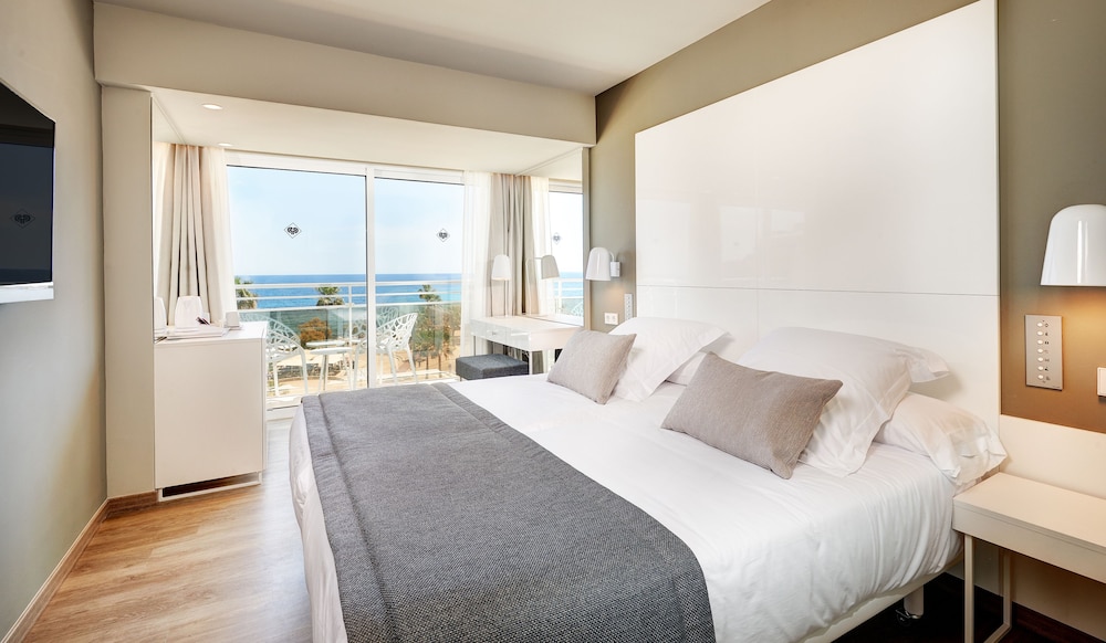 Double or Twin Room, Balcony, Sea View photo 2