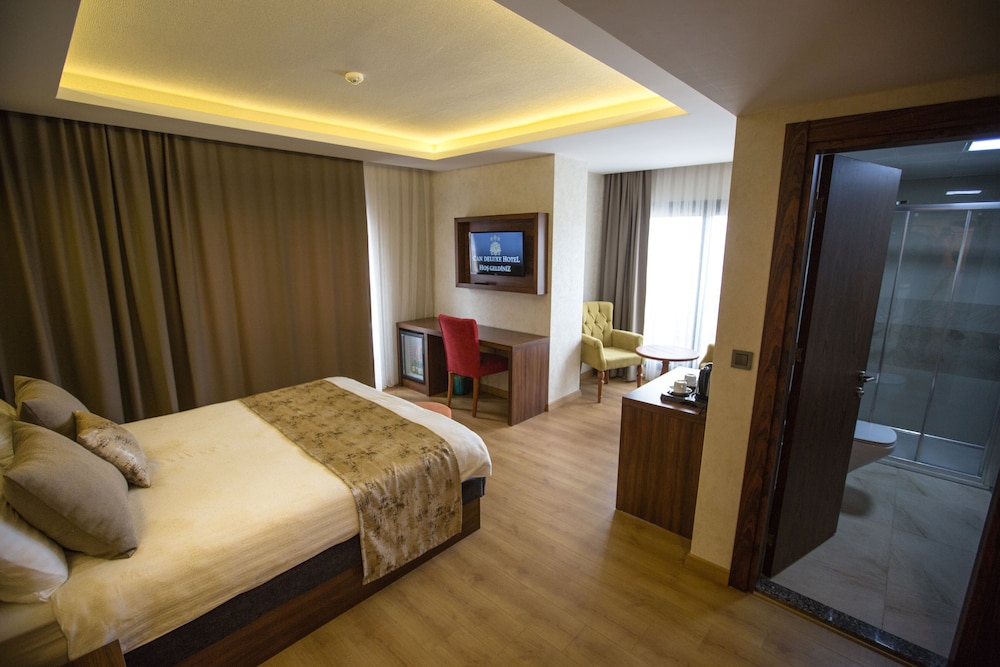 Deluxe Suite, City View