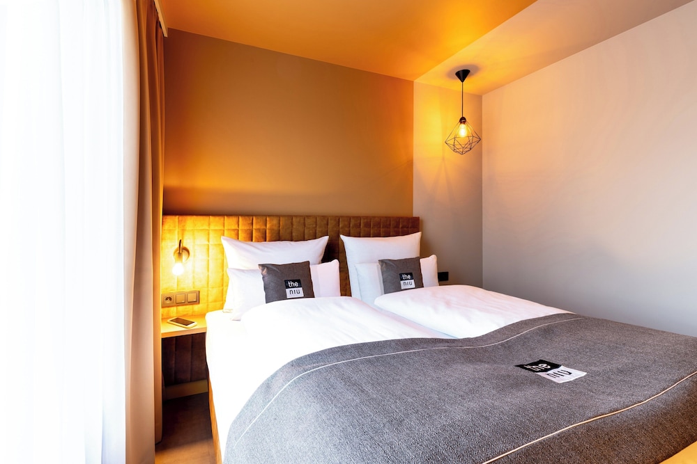 Standard Room, 1 Queen Bed
