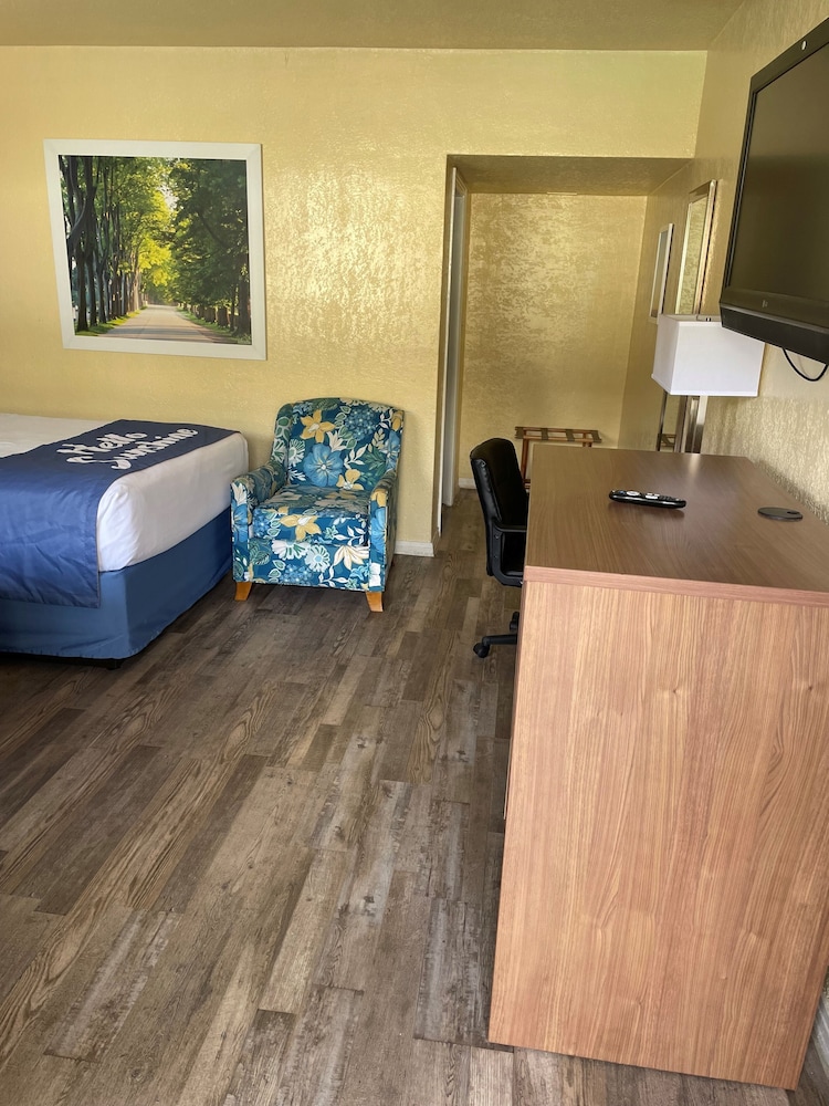 Room, 2 Double Beds, Accessible, Non Smoking (Mobility/Hearing,Roll-In Shower) photo 3
