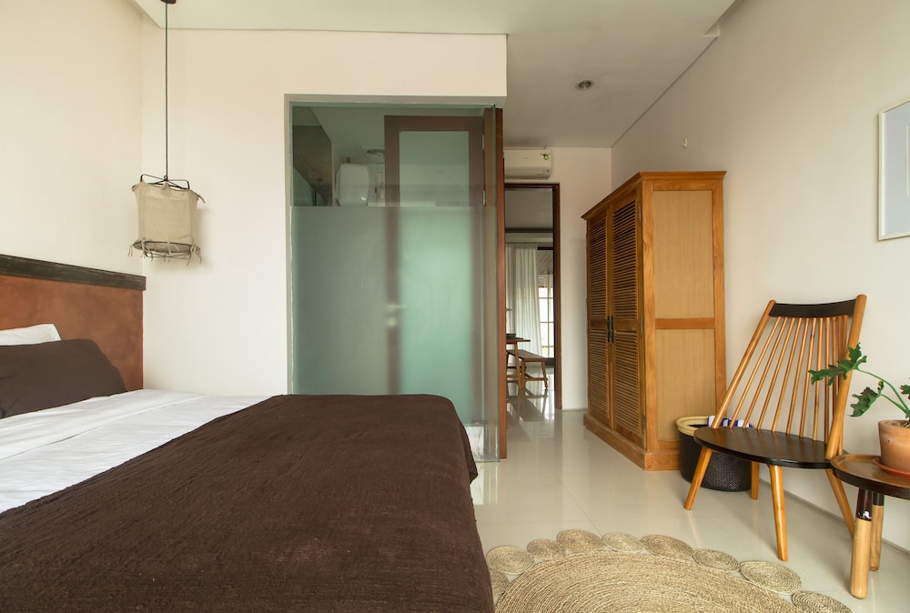 Suite, 2 Bedrooms - Photo 34