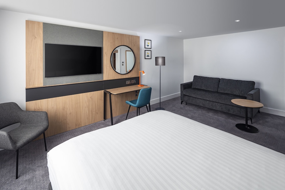 Suite, 1 King Bed with Sofa bed (Super King) - Photo 3