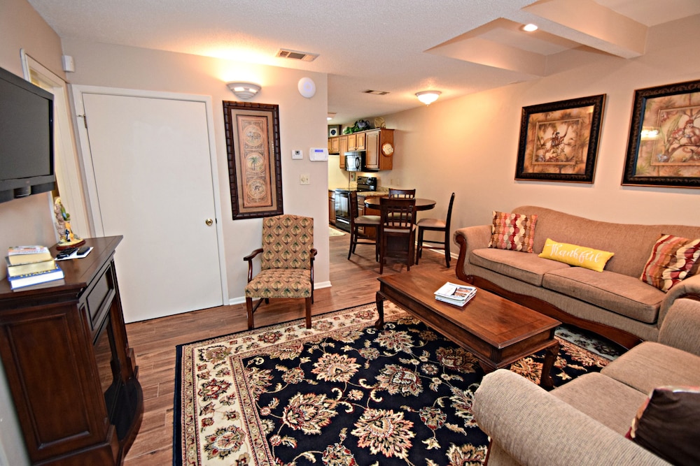 Condo, Multiple Beds, Balcony, Pool View (Ocean Reef 113)