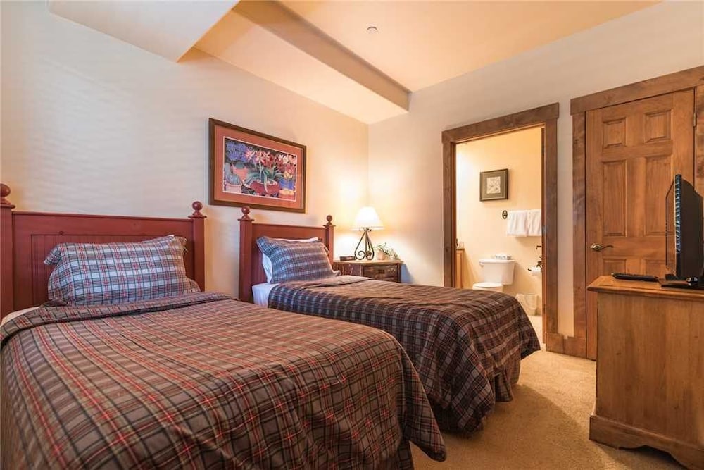 Condo, Multiple Beds (2107 Timberline Lodge, Trappeur's Cro) photo 3