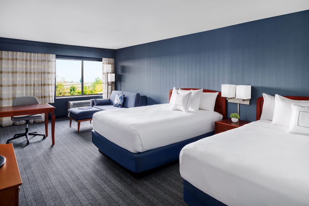 Room, 2 Queen Beds (Hearing Accessible) - Photo 1