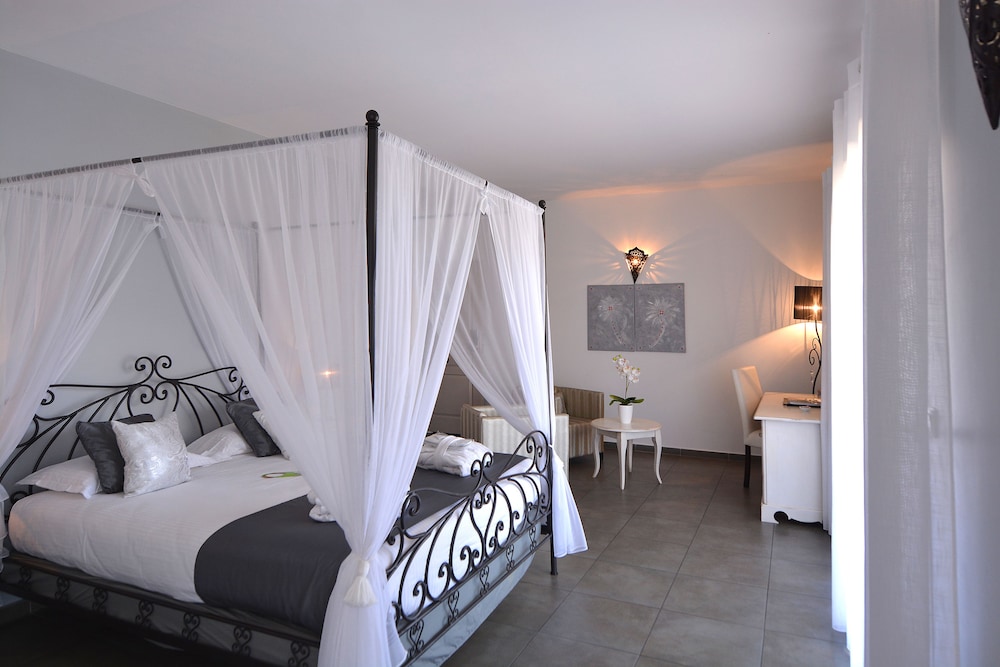 Signature Suite (Madonetta) - Photo 2