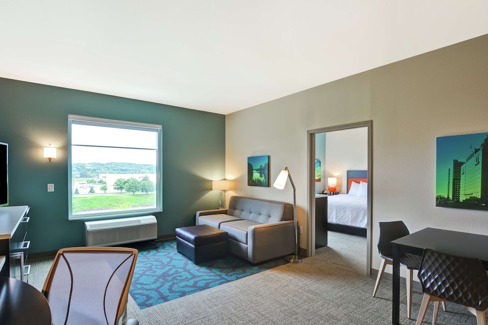 Suite, 1 King Bed, Accessible (Hearing)
