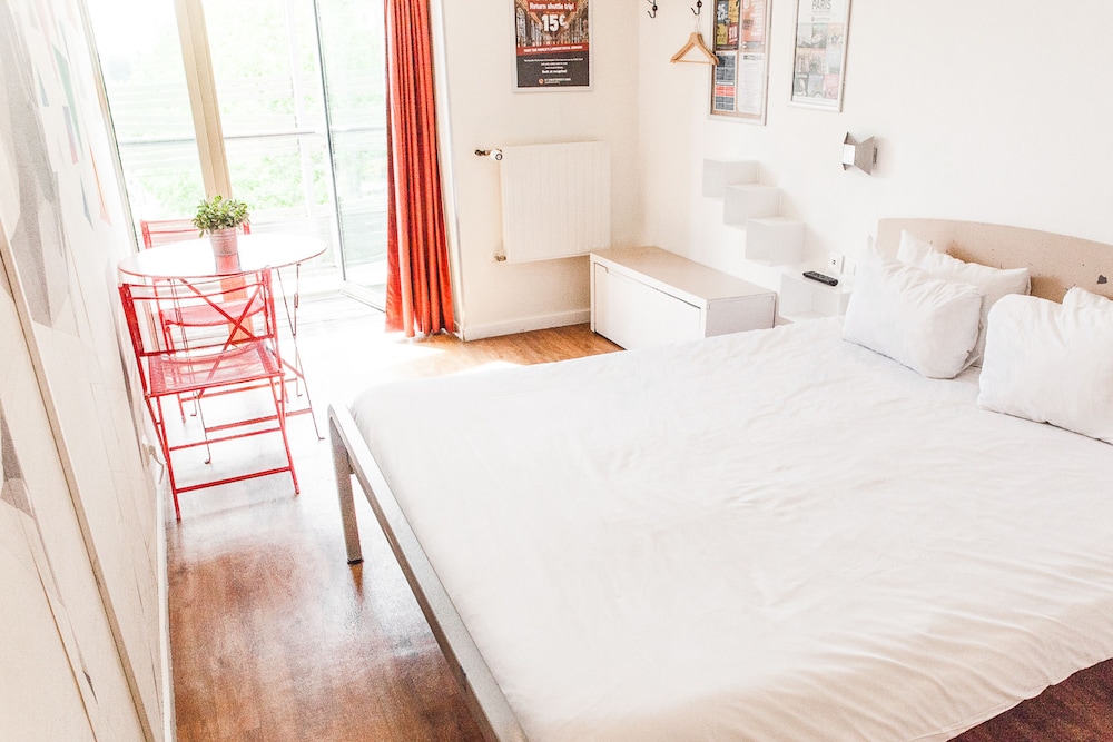 Single Room with Private Bathroom photo 3