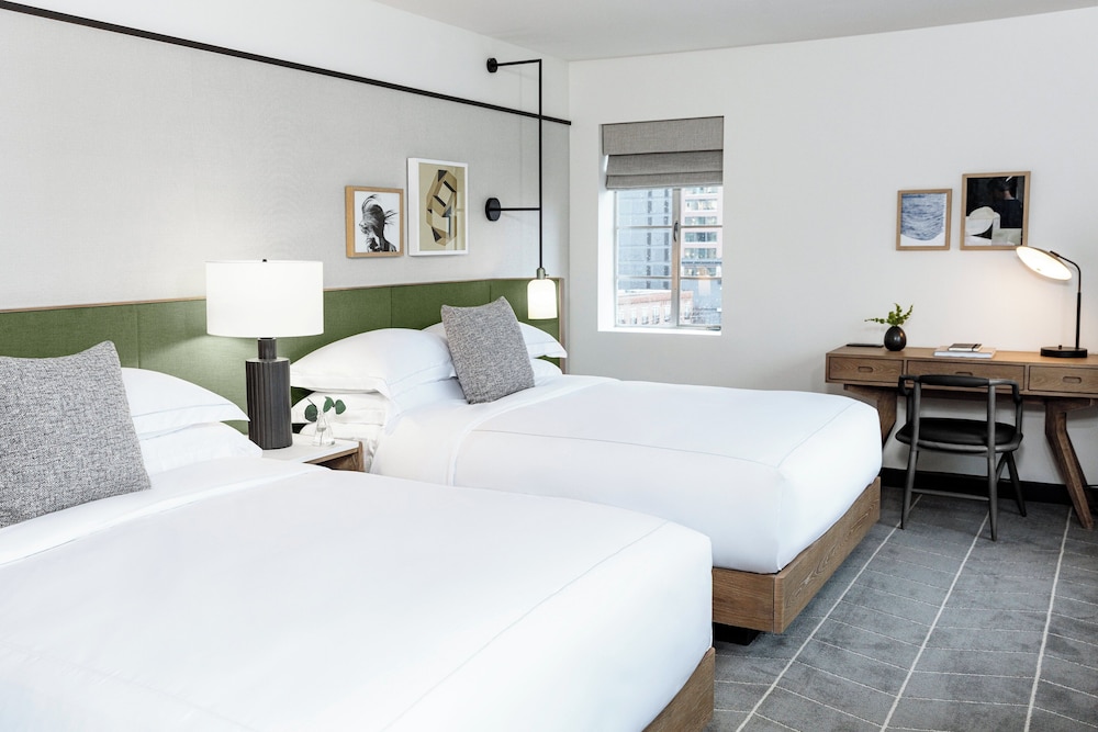 Premium Room, 2 Queen Beds - Photo 10