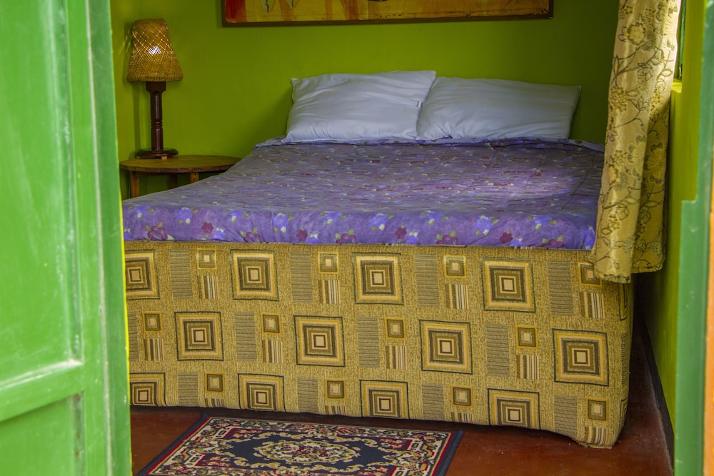 Basic Cabin, 1 Queen Bed, Non Smoking, Mountain View photo 2