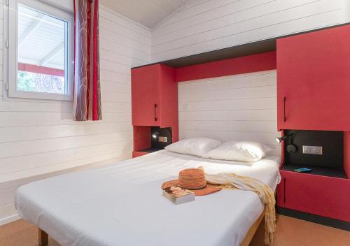 One-Bedroom Bungalow - Photo 3