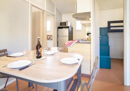 One-Bedroom Bungalow - Photo 4