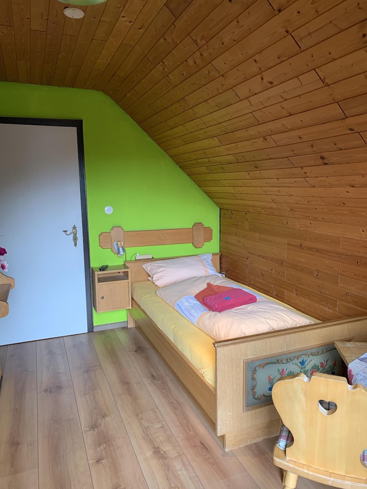 Single Room, Private Bathroom