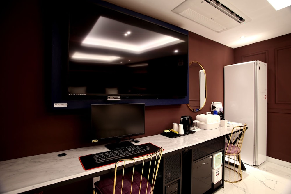 C Premium Room - Photo 6