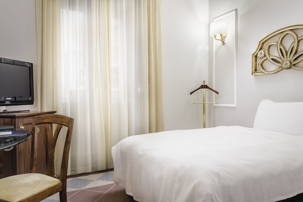 Double Room (Con Cama Francesa)