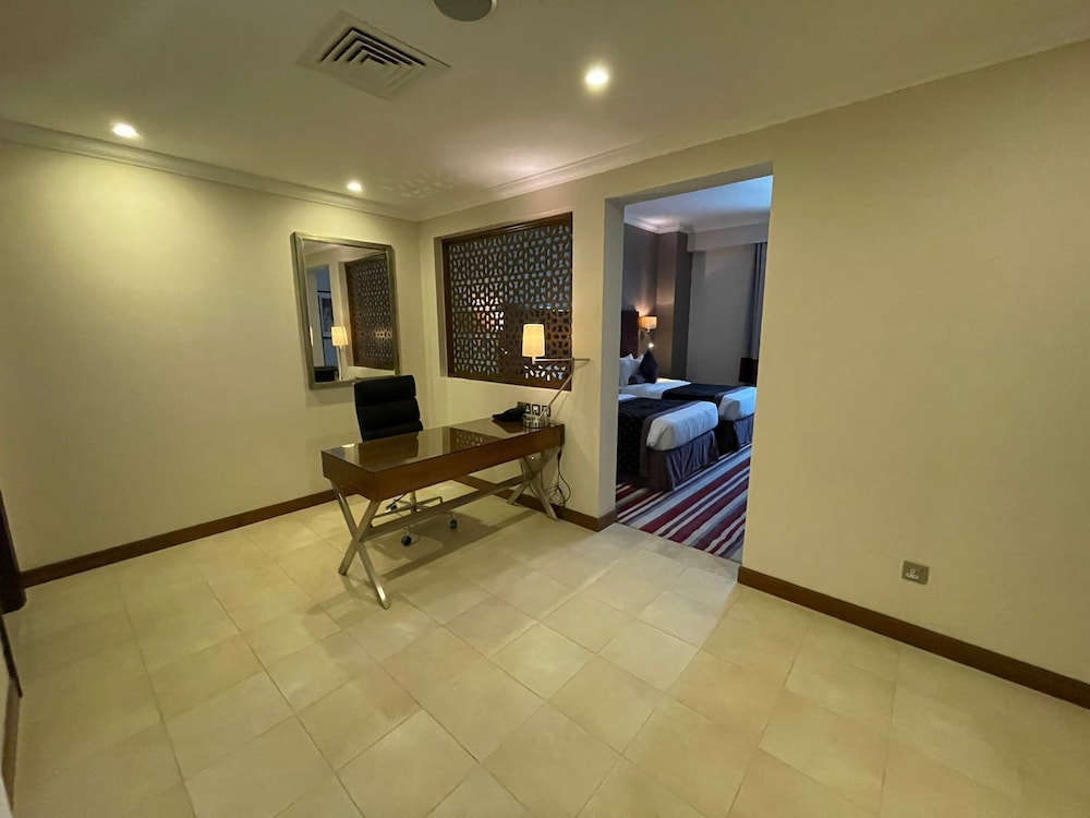 Deluxe Double or Twin Room - Photo 13