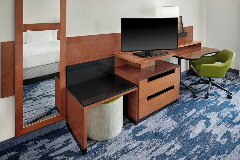 Standard Room, 1 King Bed (Hearing Accessible)