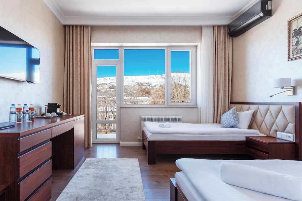 Standard Twin Room, City View photo 1