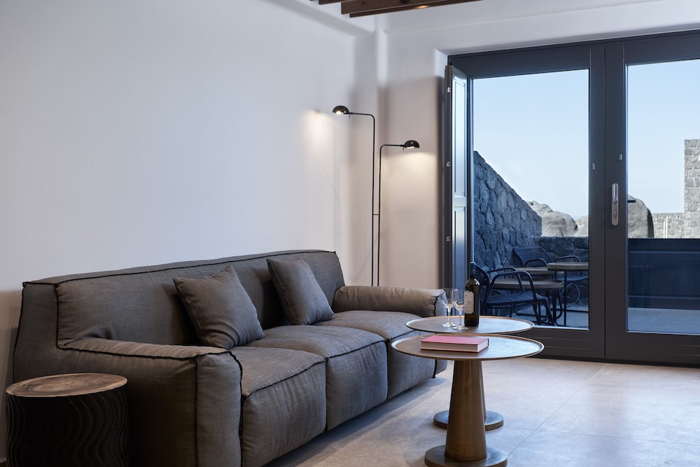 Junior Suite (Pool Front) - Photo 1