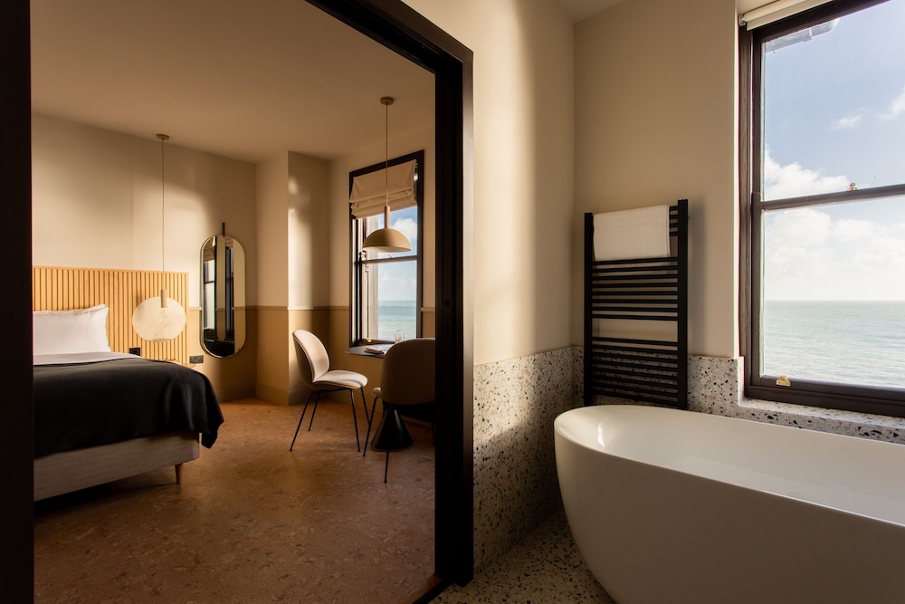 Luxury Double Room, Bathtub, Sea View photo 1
